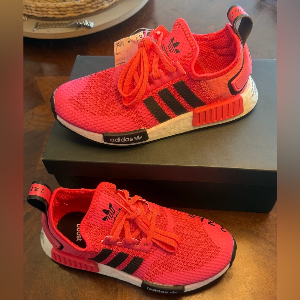 Adidas NMD_R1 J ‘Super Pink’ 
Kids' Size 3.5 Youth NWT